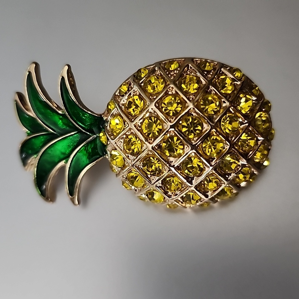 Pinapple Brooch Simulated Emerald Enamal leaves  and stunning yellow  Gems